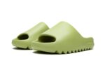Adidas Yeezy Slide "Resin" Verde - FZ5904 - Imagem 2