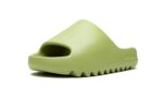 Adidas Yeezy Slide "Resin" Verde - FZ5904 - Imagem 4