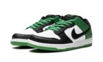 Tênis Nike Dunk Low SB "Classic Green" Verde - BQ6817-302 - Imagem 2