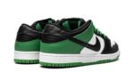 Tênis Nike Dunk Low SB "Classic Green" Verde - BQ6817-302 - Imagem 3